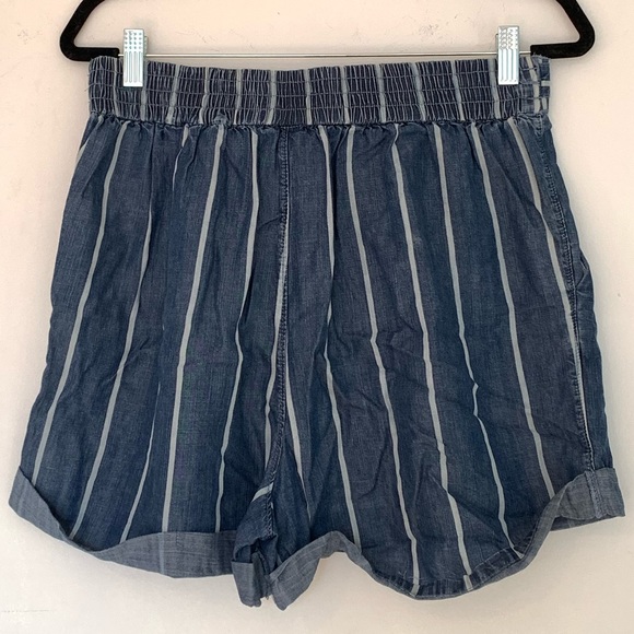 Universal Thread Striped Shorts, Size M - Picture 2 of 5